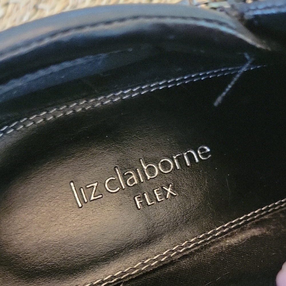 Liz Claiborne Flex Black Leather Heeled Boots with Pointed Toe & Zipper Size 8 - Picture 6 of 9
